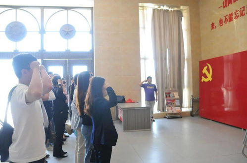 團市委 市青聯(lián)開展 青春同心 永跟黨走 紅色尋訪黨史教育專題學(xué)習(xí)暨 六一 青少年關(guān)愛活動